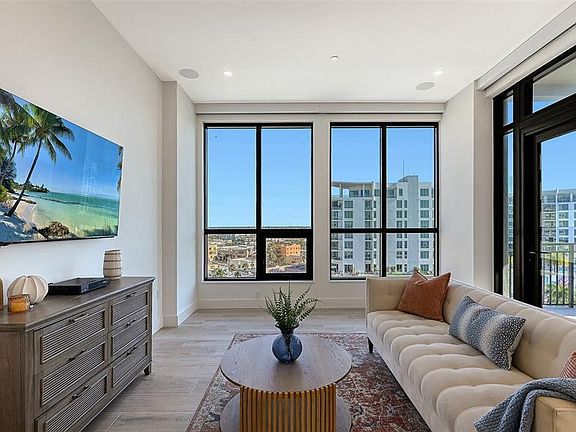 3rd image of 33 S PALM AVENUE #904