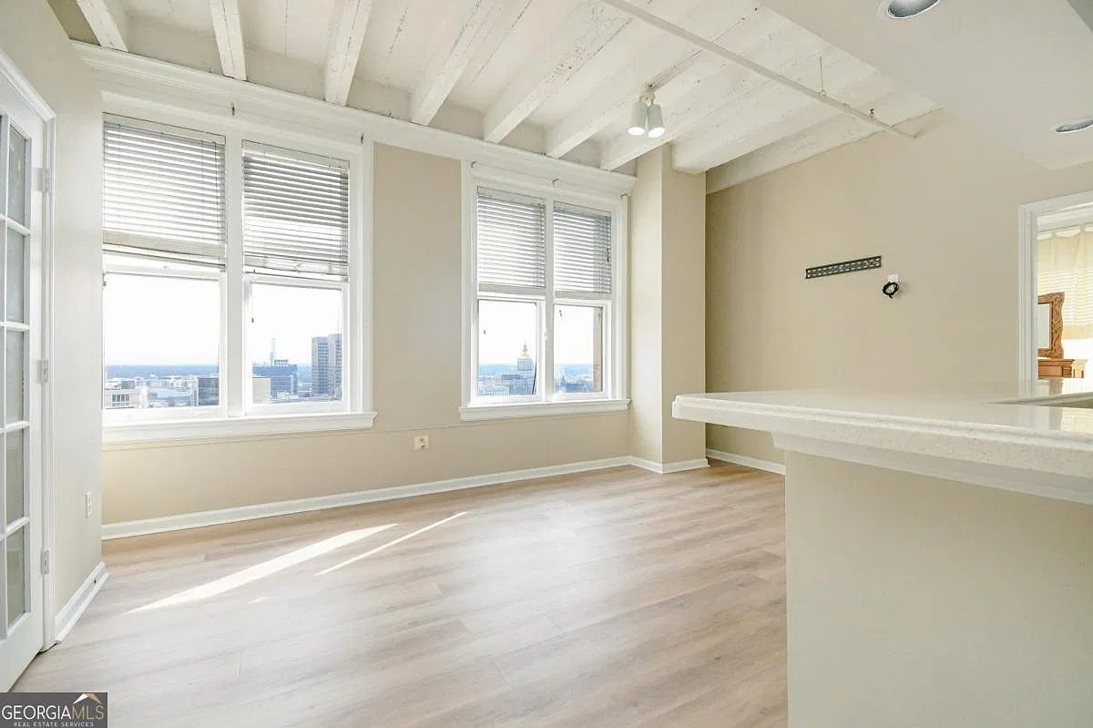 2 bed, 954 sqft, $2,300 — Photo 2