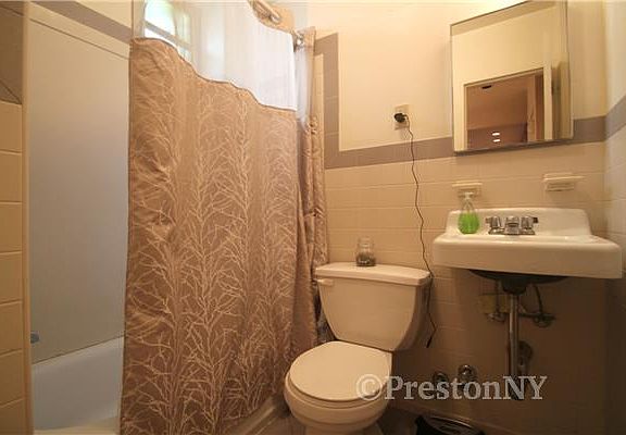 5th image of 437 W 44th St APT 4FW