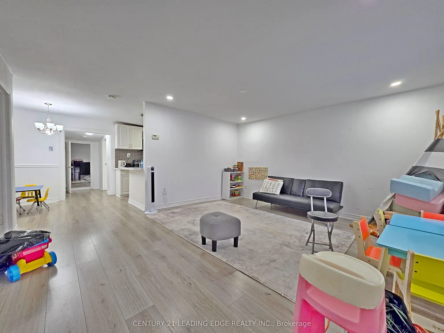 4 bed, $2,450 — Photo 3