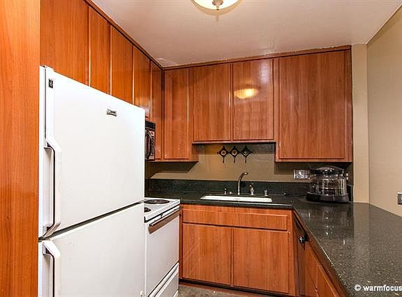 4th image of 1885 Diamond St #307