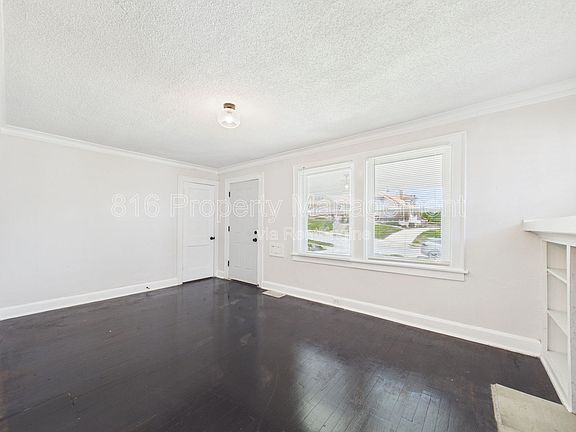 4th image of 4140 College Ave