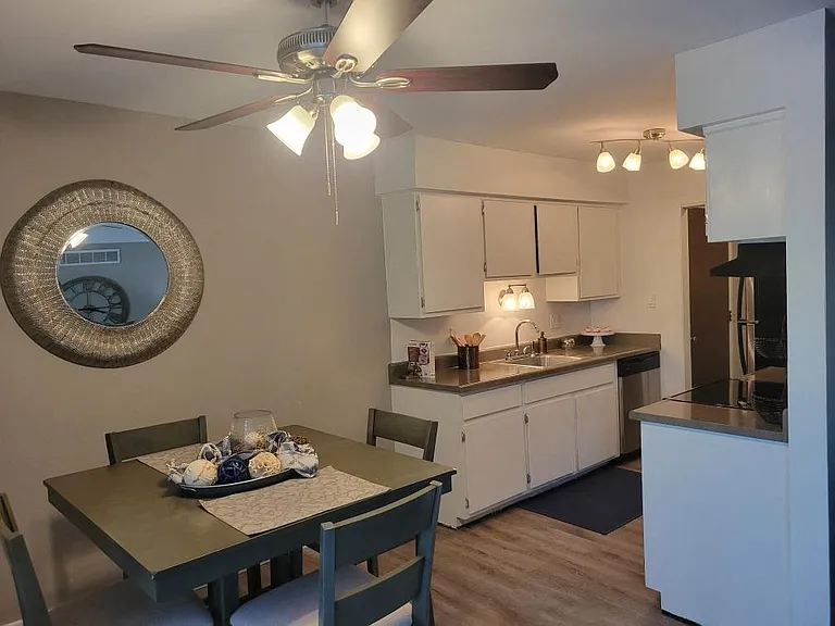 Carriage Hill Apartments - Dearborn Heights, MI — Photo 10