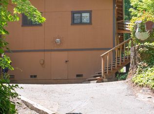 10491 Woodside Dr, Forestville, CA 95436