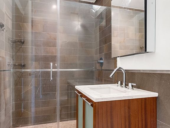 5th image of 3585 Greystone Ave #E5e