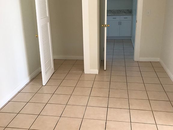 4th image of 2526 Kent St