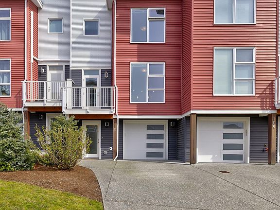 2nd image of 1800 Summerhill Pl Unit 110