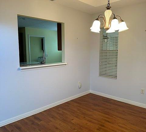4th image of 992 Ridgeland Path