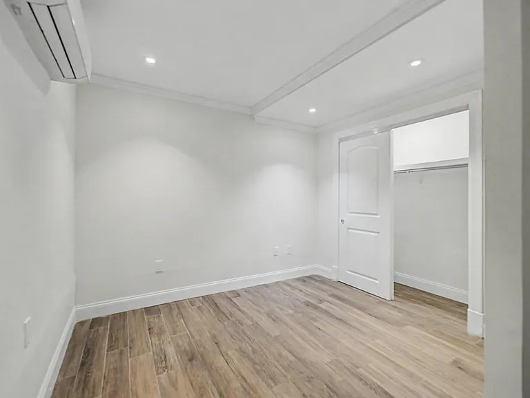 106 Bedford Ave #1R — Photo 4