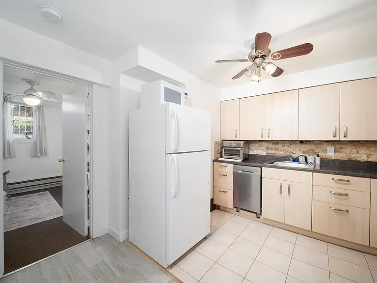 364 1st St #1 — Photo 7