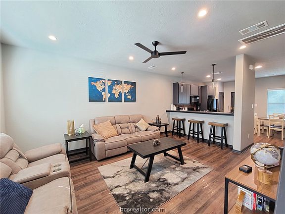 3rd image of 1451 Associates Ave #711
