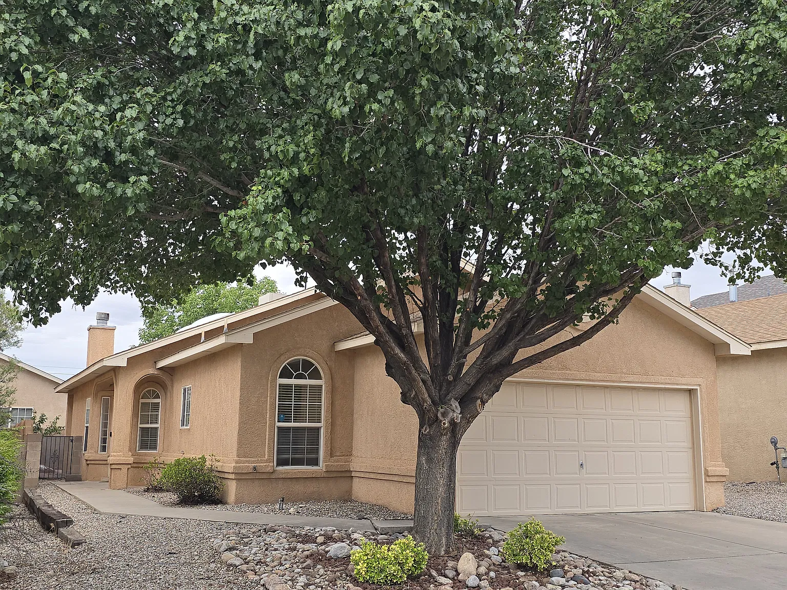 3 bed, 1319 sqft, $2,200 — Photo 2