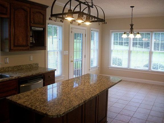 3rd image of 96 Sycamore Cir