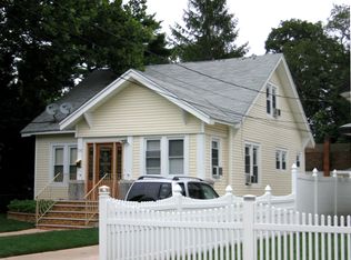 210 Wallace St, Freeport, NY 11520