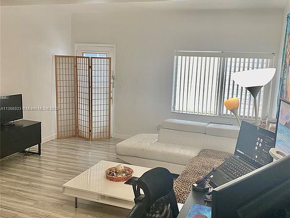 3rd image of 8135 Crespi Blvd APT 2