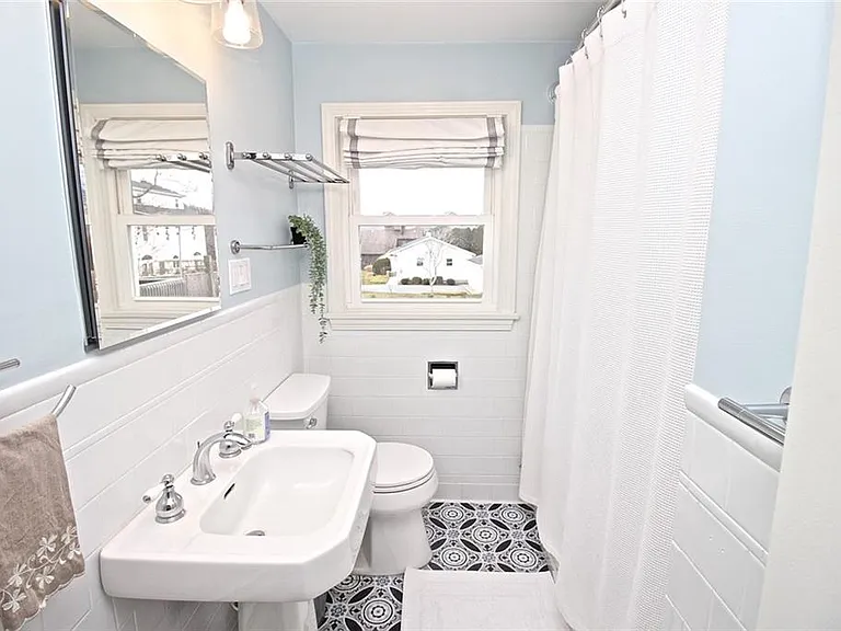 139 Coggeshall Ave — Photo 16
