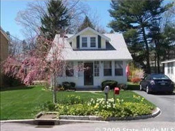 55 Sawyer Ave, Warwick, RI 02818