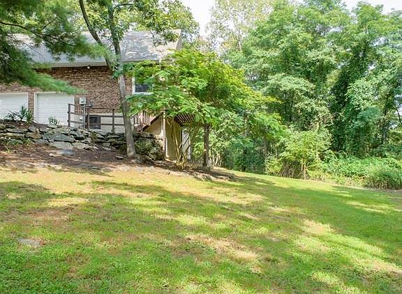 4th image of 16 Turner Ln