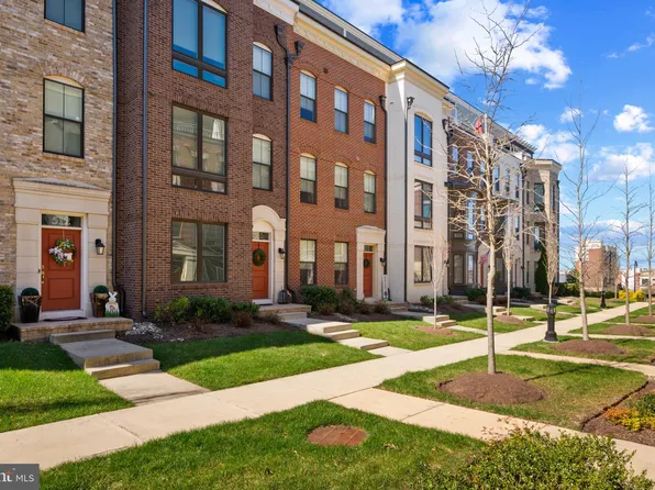 510 Halliard Ln, Oxon Hill, MD 20745