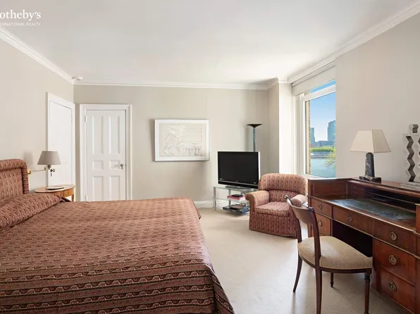 435 East 52nd Street image 12 of 17