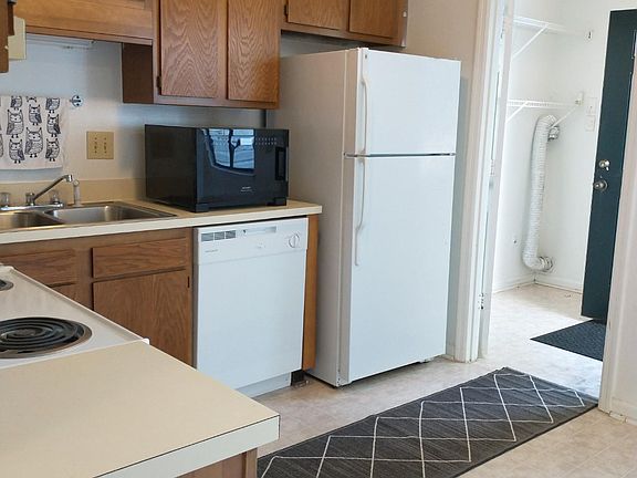 Eat-in kitchen with laundry room beyond