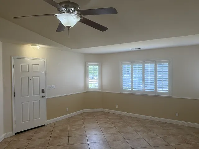1930 Everett Ct — Photo 10