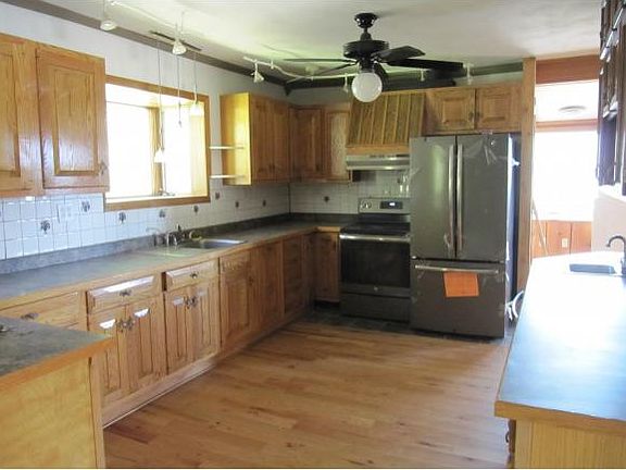 4th image of 30 Ludington Dr