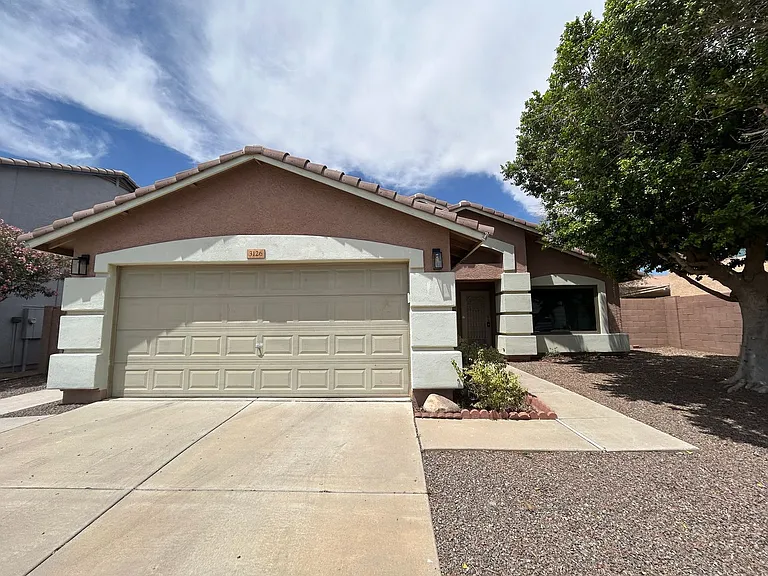 3126 W Zachary Dr — Photo 1
