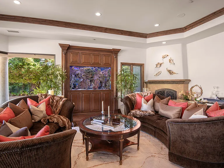 4358 Cresthaven Dr — Photo 16