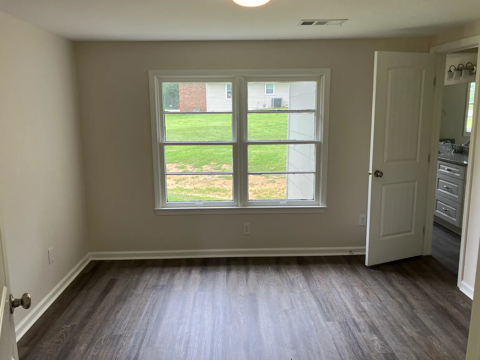 2 bed, 876 sqft, $1,500 — Photo 2