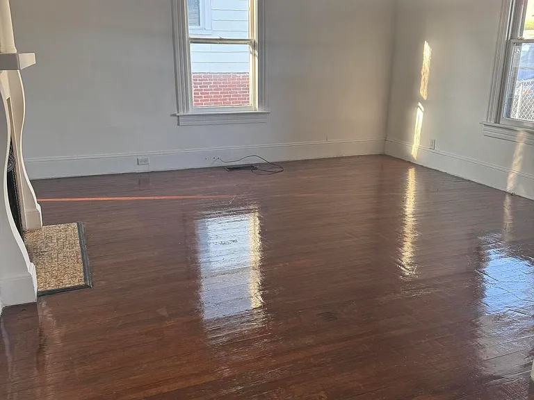 124 Moffett St — Photo 3