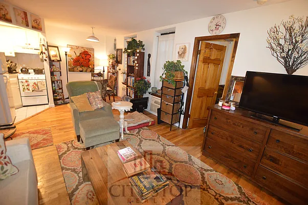 Rented by City Stop Realty | media 19