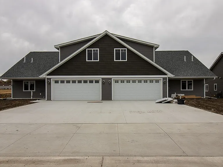 649 Luiken St — Photo 1