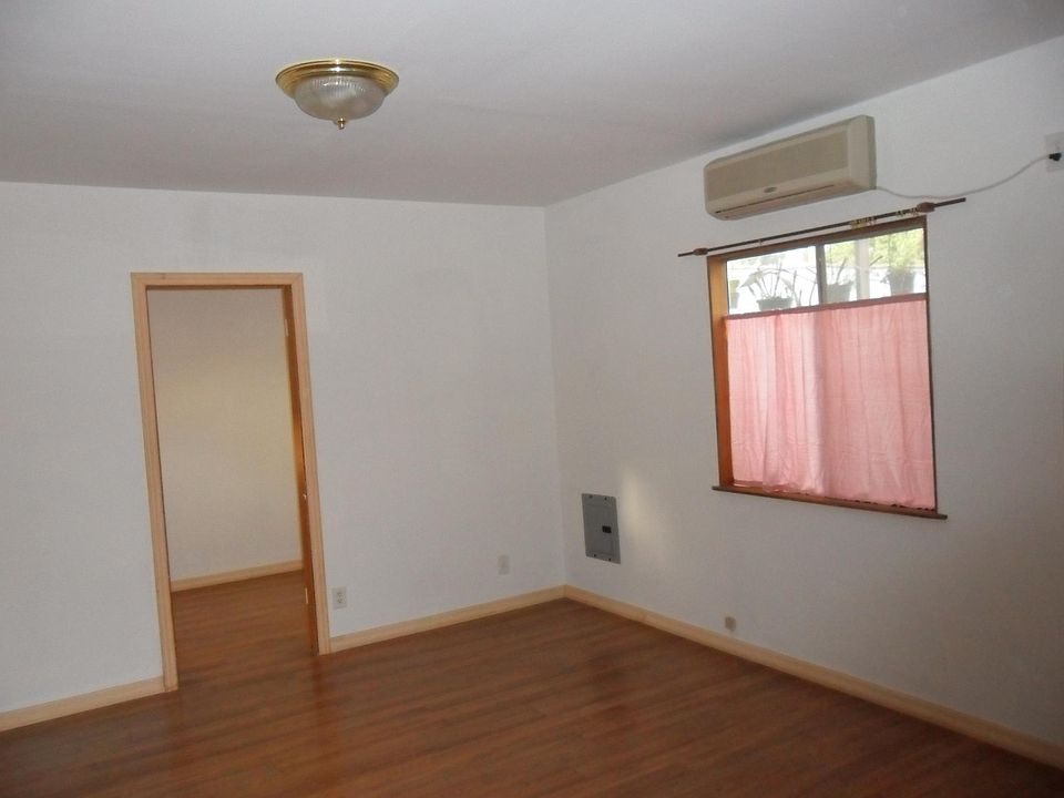 2nd image of 3131 Sherwood Ave APT 3