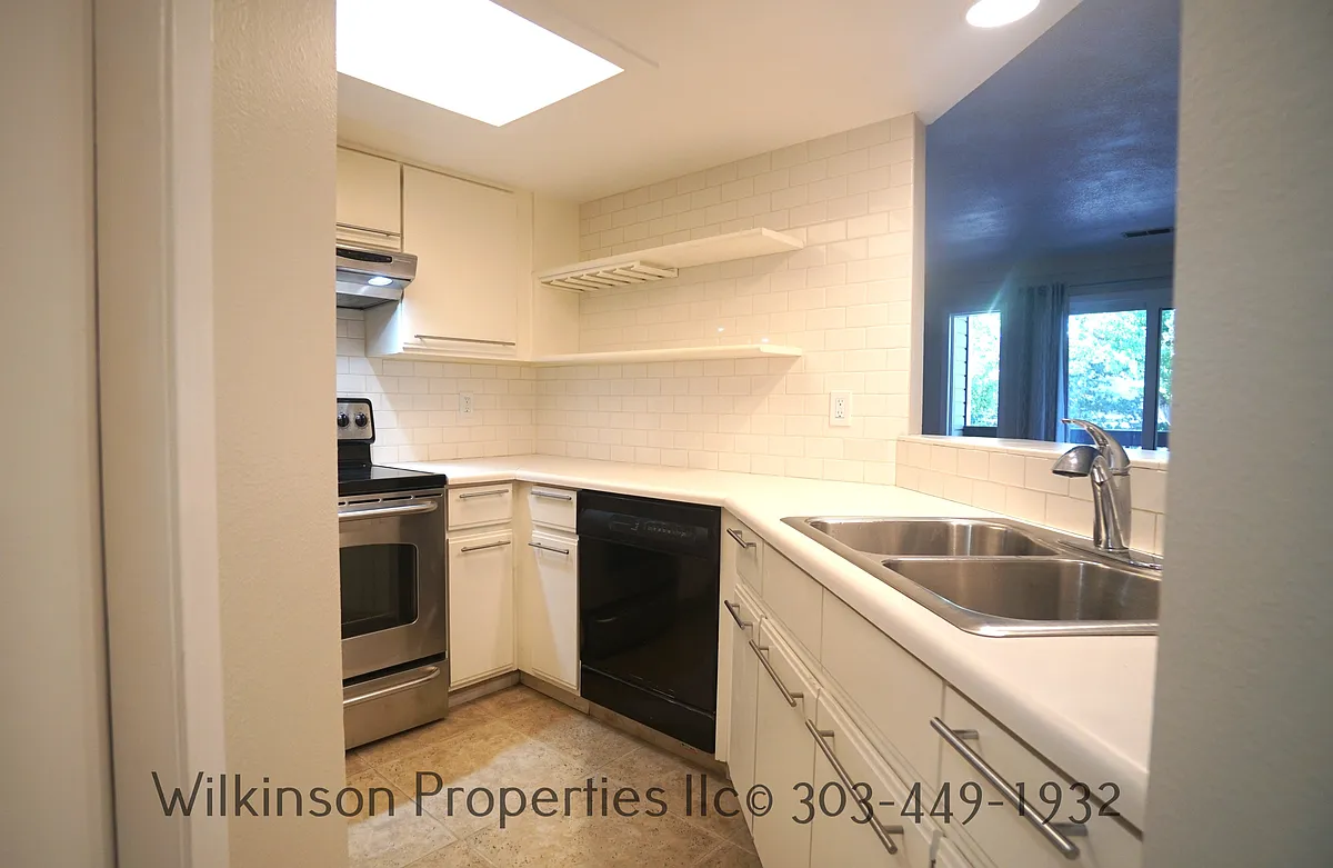Building Photo - 2960 Shadow Creek Dr #212
