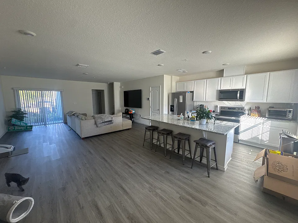 2878 Luxembourg Dr
