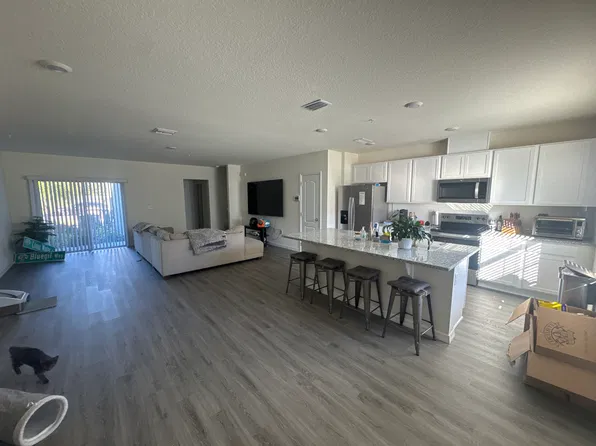 2878 Luxembourg Dr, Apopka, FL 32703
