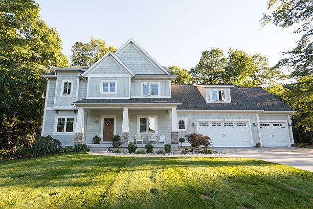 1st image of 16924 Mapleridge Dr