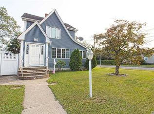 613 Hughes St, Bellmore, NY 11710