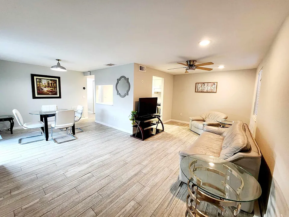 4022 Beaver Ln #800