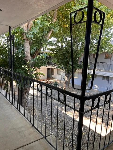 La Plata Manor — Photo 1