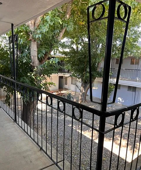 La Plata Manor — Photo 1