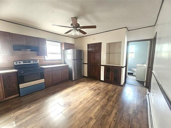 4th image of 256 Japonica St