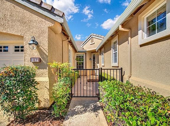 3rd image of 1029 Glennfinnan Way