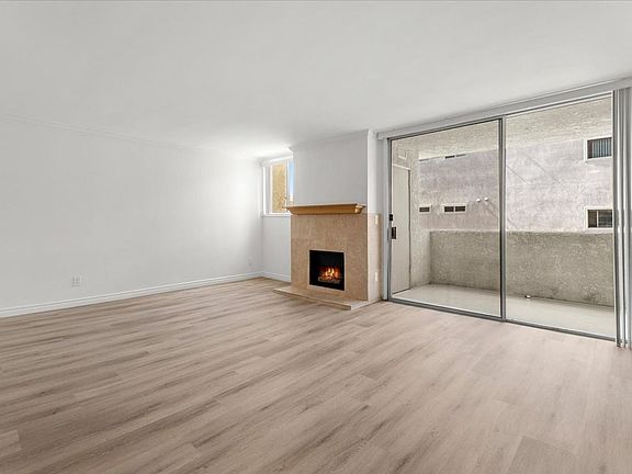 2nd image of 5325 Newcastle Ave Unit 232