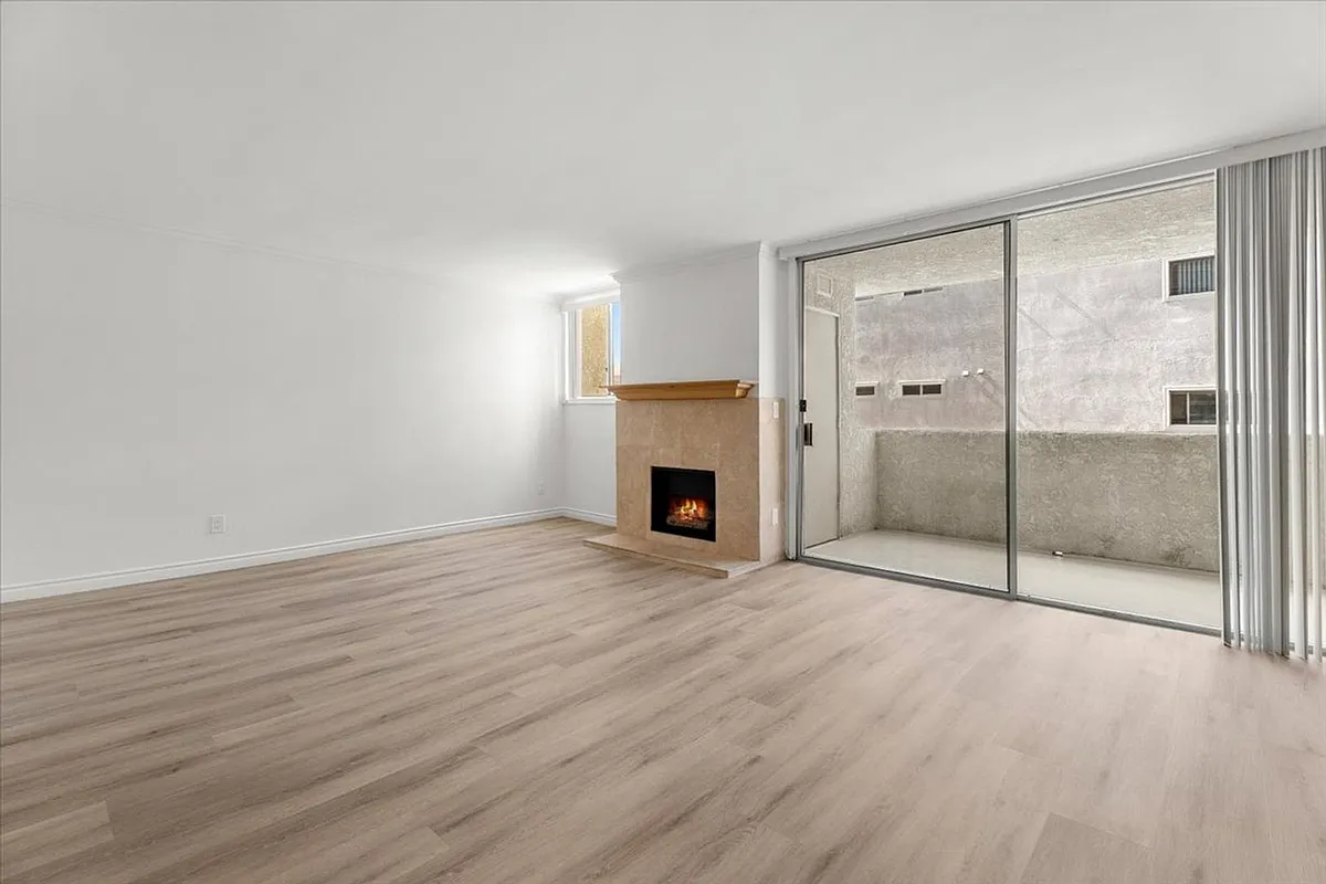 Building Photo - 5325 Newcastle Ave #232
