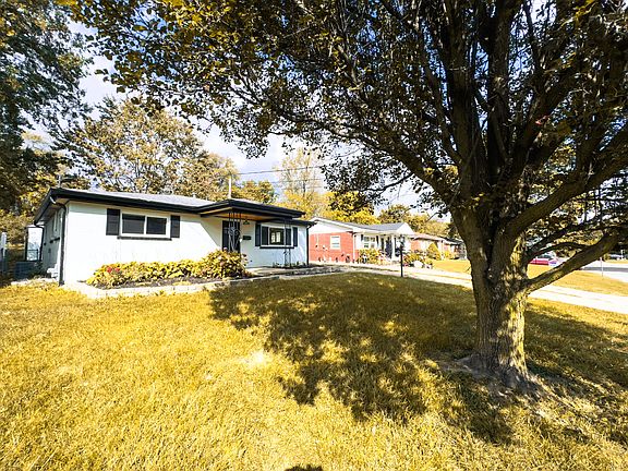 3rd image of 24 Sweetbriar Ave