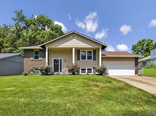 25 Universal Dr, Saint Peters, MO 63376
