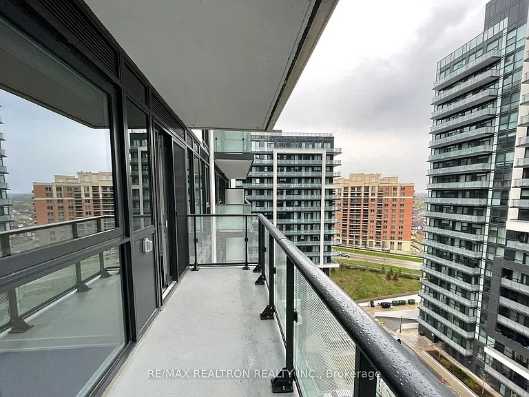 95 Oneida Cres #1106 — Photo 3