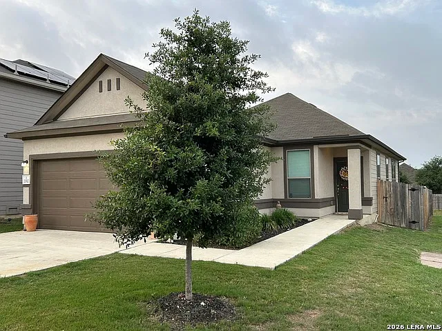 3 bed, 2.0 bath, 1377 sqft, $1,900 — Photo 2